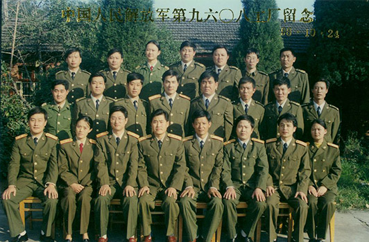 成立安徽z6尊龙化工有限责任公司。为响应中共中央、国务院、中央军委的号召，管理团队放弃政府安置，怀揣实业报国的思想，公司军转民。